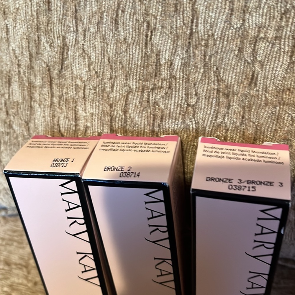Mary Kay Timewise luminous liquid foundation; Bronze 1, 2, 3, 5, bronze 8. - Picture 3 of 5